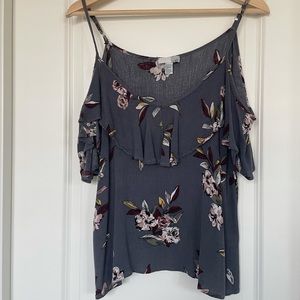 14th & Union cold shoulder shirt small